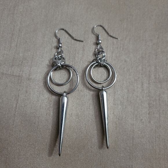 Spiked chainmaile silver tone dangle earrings - Picture 1 of 2